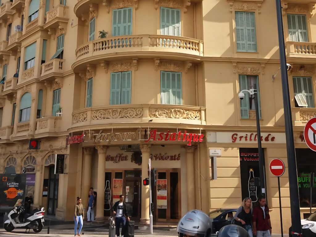 Restaurant Léopard for a Nice travel guide and itinerary.