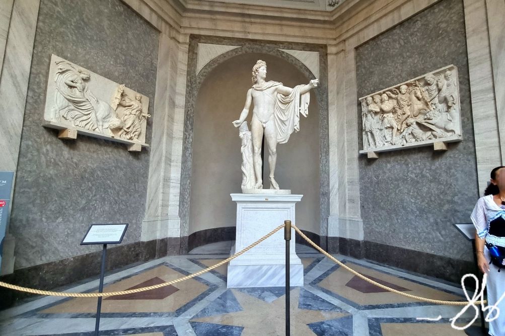 L 'Apollo statue inside the Courtyard to spend one day in Vatican City.