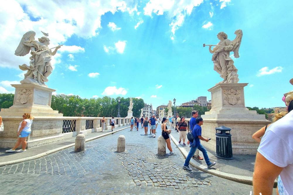 The bridge of Angels by Michelangelo's Castle.